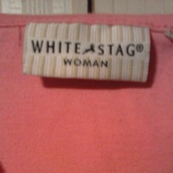 WHITE STAG WOMEN'S PINK SCALLOPED V-NECK TOP - Picture 2 of 5